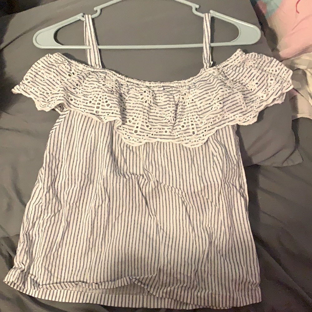 I’m selling this because I’m cleaning out my closet ive only wore it once